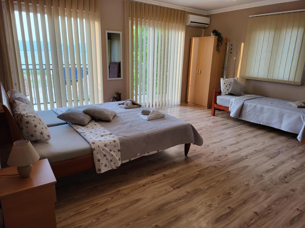 Sun And River Apartments Golubac Esterno foto