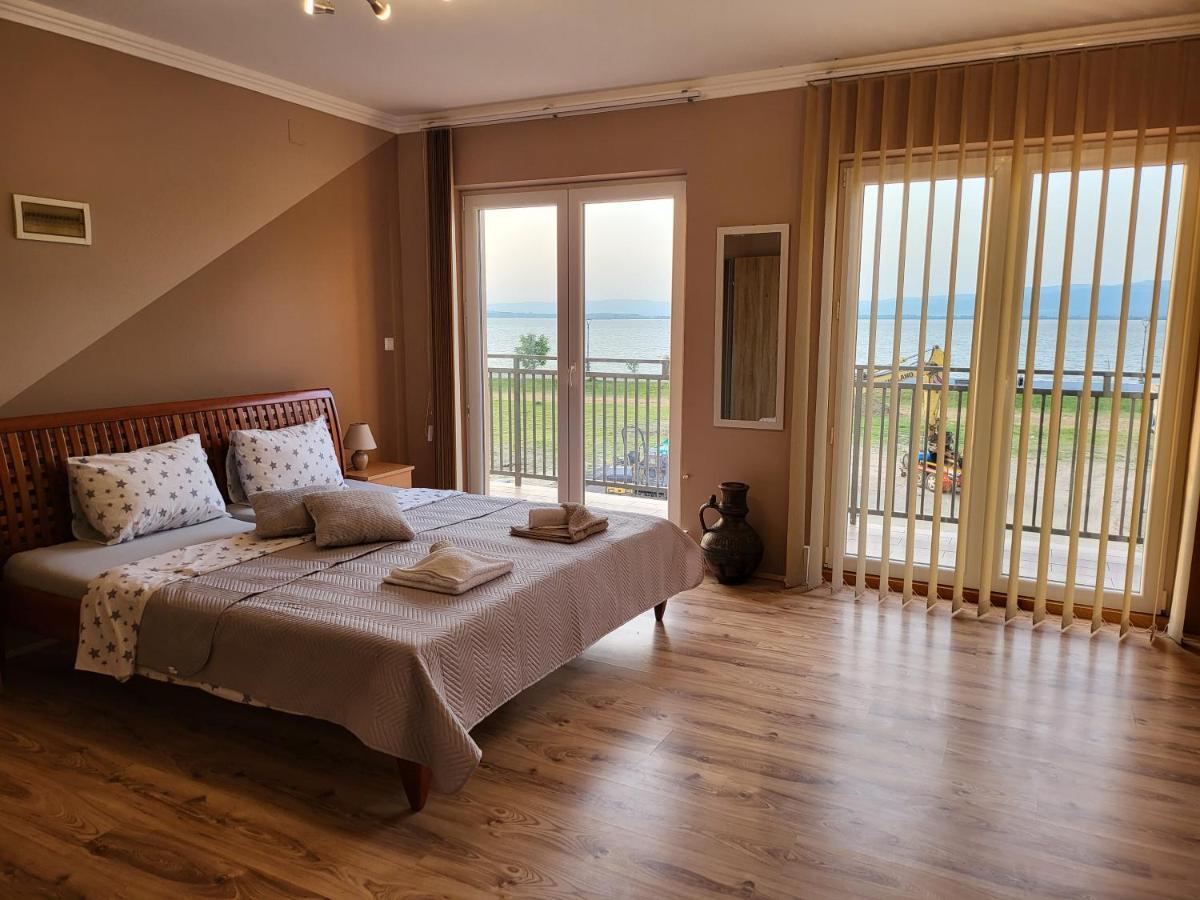 Sun And River Apartments Golubac Esterno foto