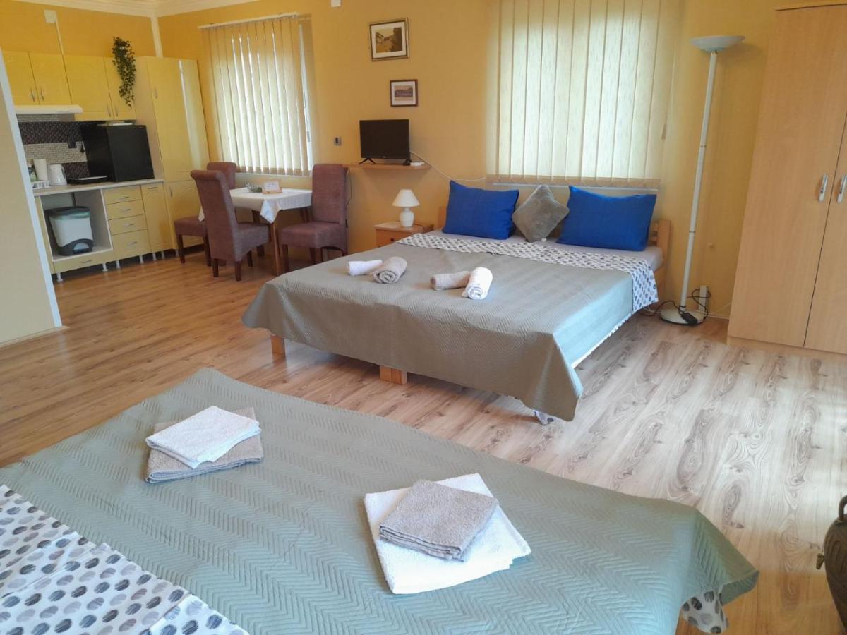 Sun And River Apartments Golubac Esterno foto