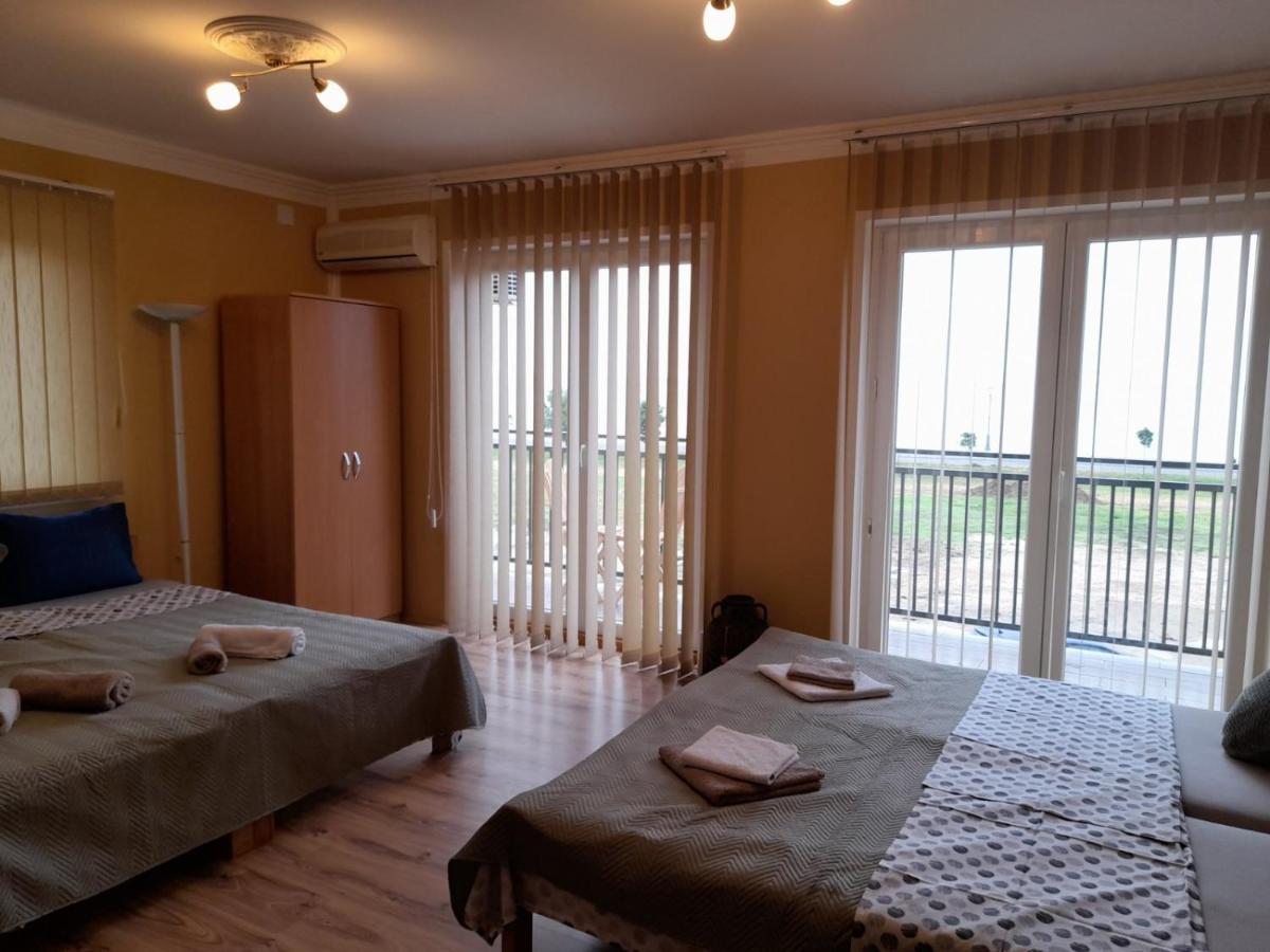 Sun And River Apartments Golubac Esterno foto