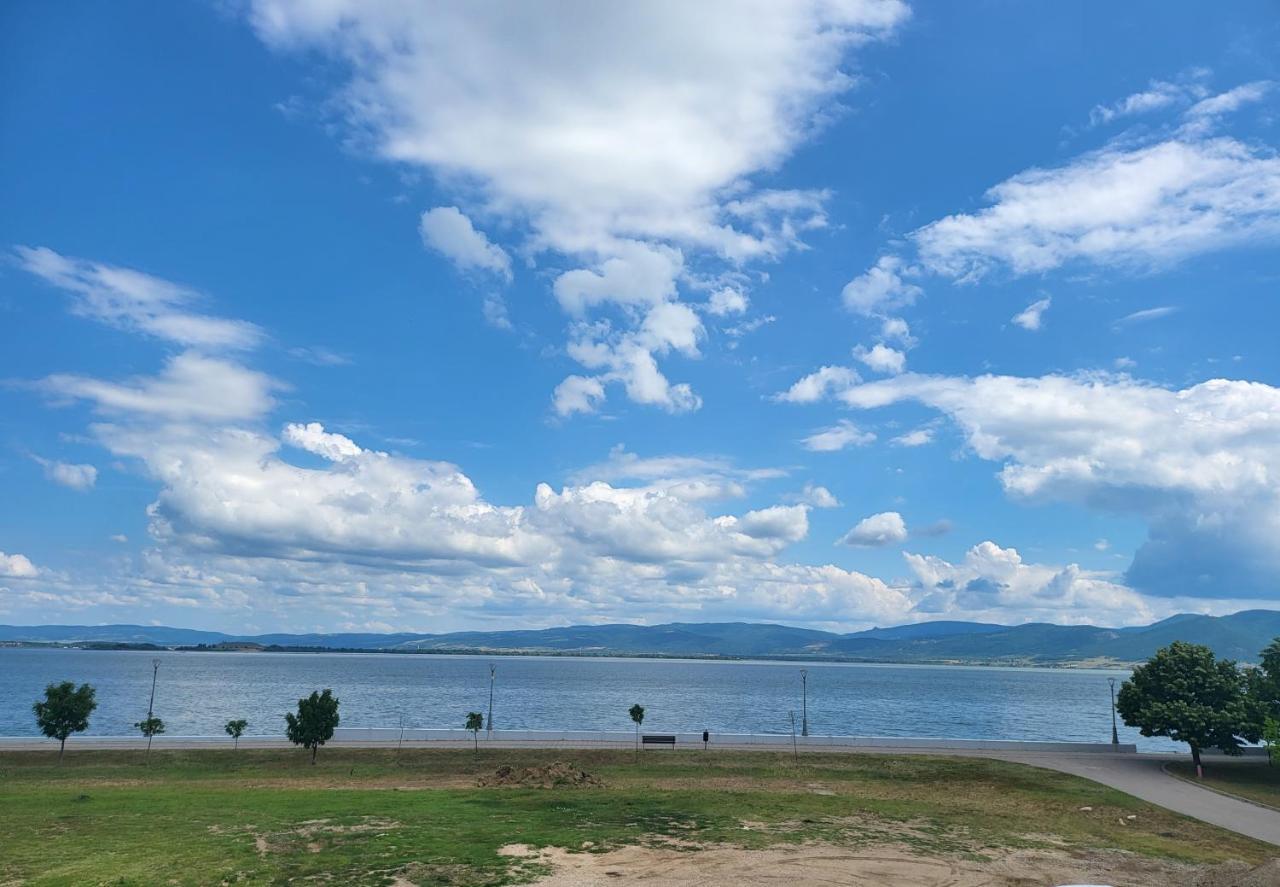 Sun And River Apartments Golubac Esterno foto
