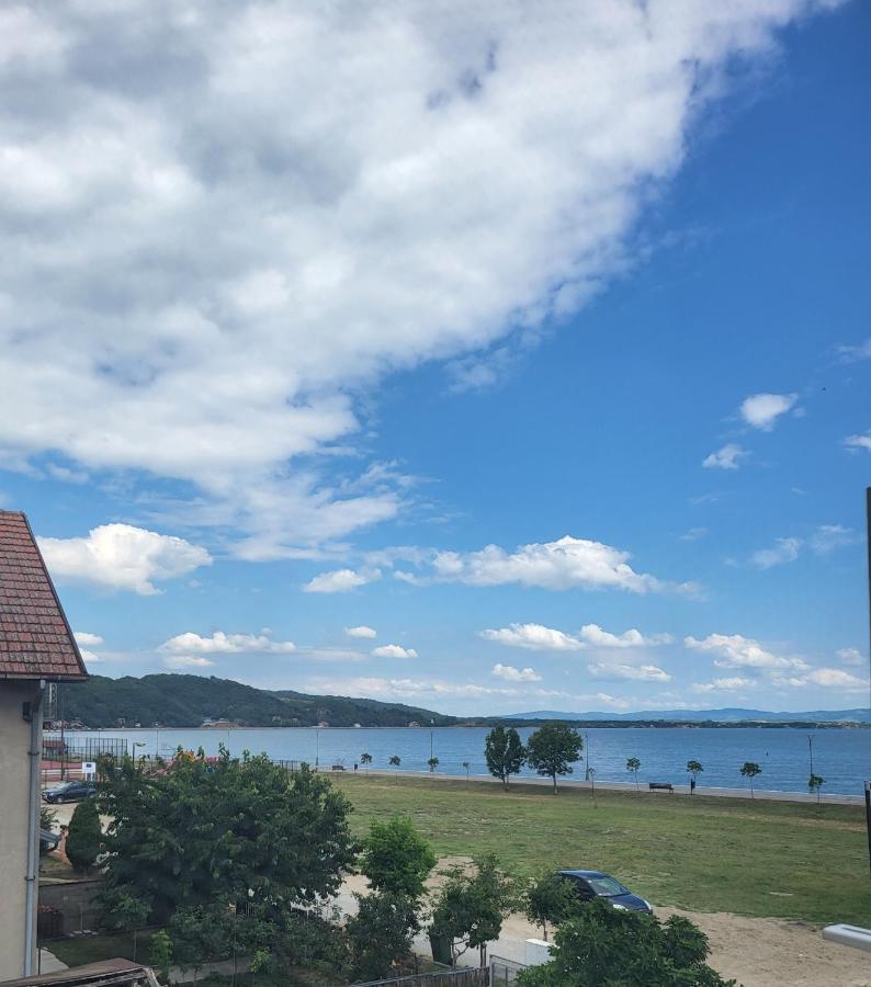 Sun And River Apartments Golubac Esterno foto