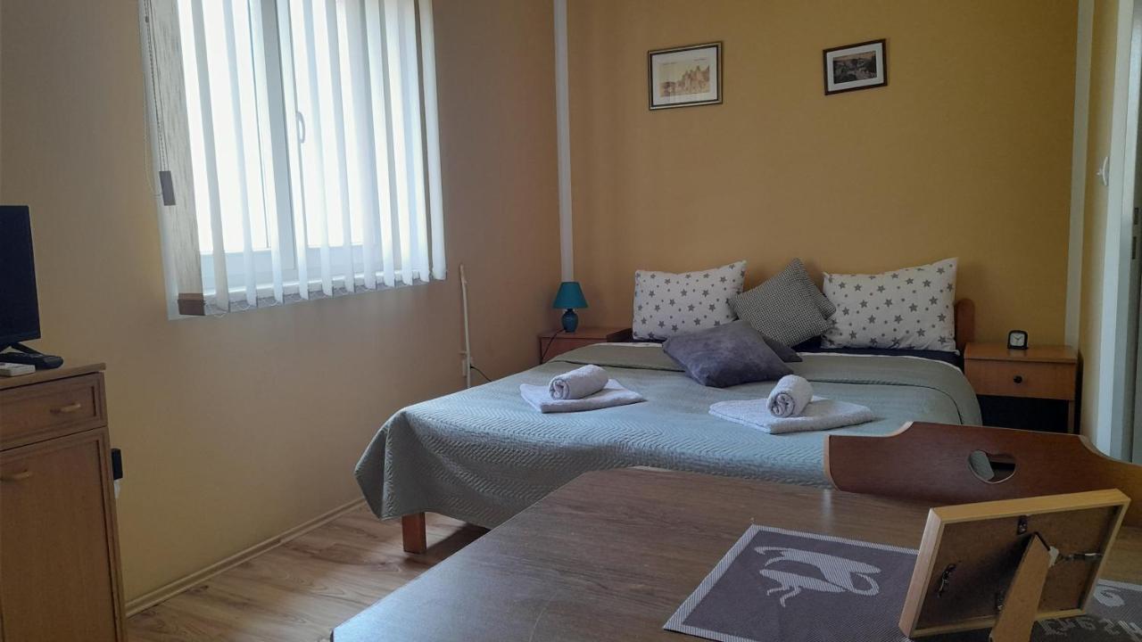 Sun And River Apartments Golubac Esterno foto